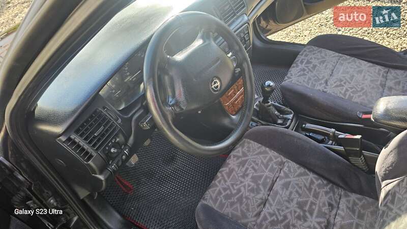 Седан Opel Vectra 1997 в Стрые
