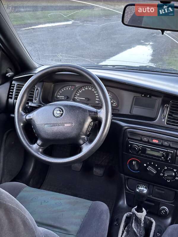 Седан Opel Vectra 1997 в Черкассах