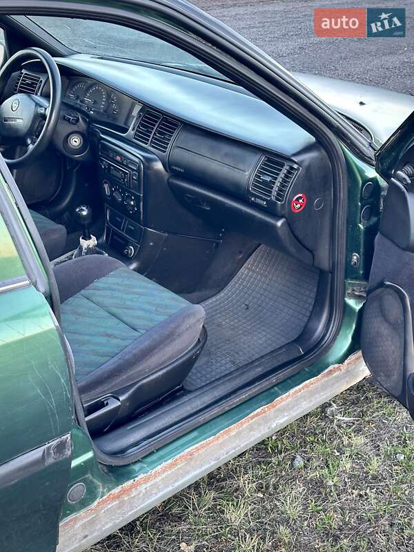 Седан Opel Vectra 1997 в Черкассах