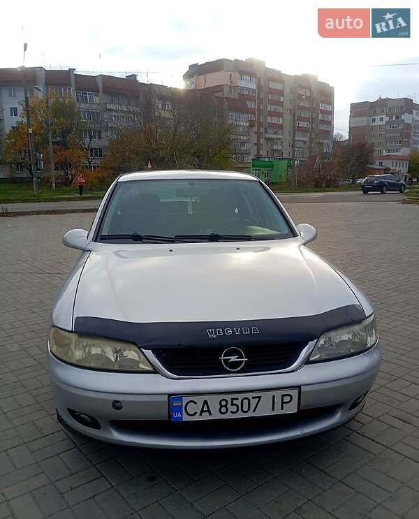 Лифтбек Opel Vectra 1999 в Каневе
