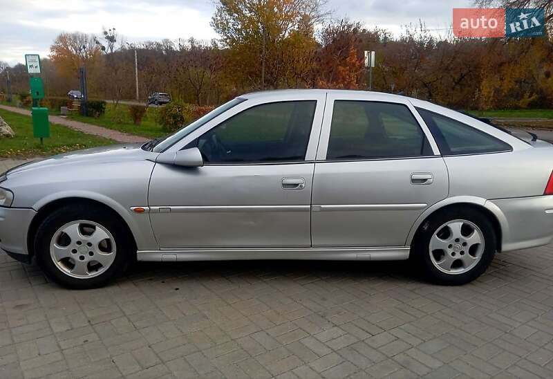 Лифтбек Opel Vectra 1999 в Каневе