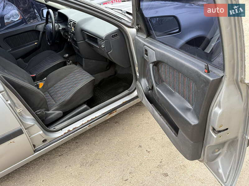 Седан Opel Vectra 1991 в Кременце фото 30 Седан Opel Vectra 1991 в Кременце