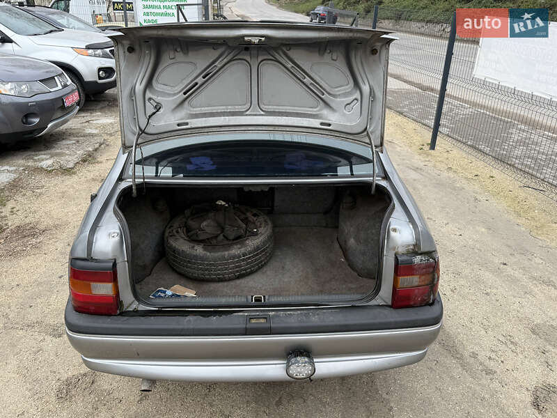 Седан Opel Vectra 1991 в Кременце фото 38 Седан Opel Vectra 1991 в Кременце