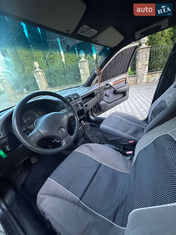 Седан Opel Vectra 1989 в Надворной