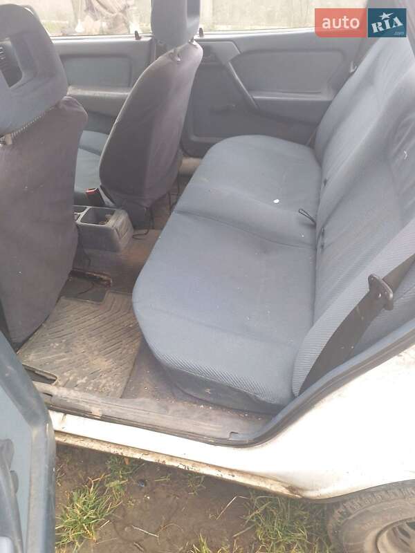 Седан Opel Vectra 1990 в Сумах