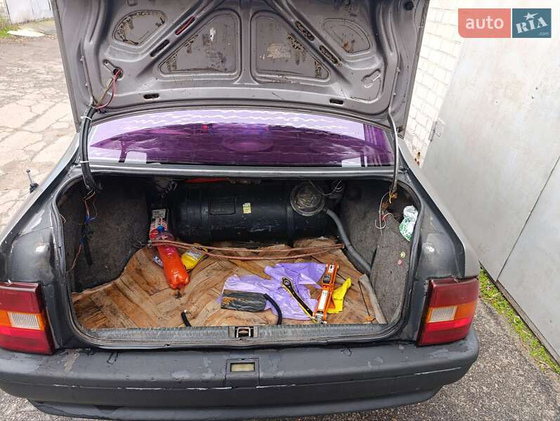 Седан Opel Vectra 1992 в Кременчуге