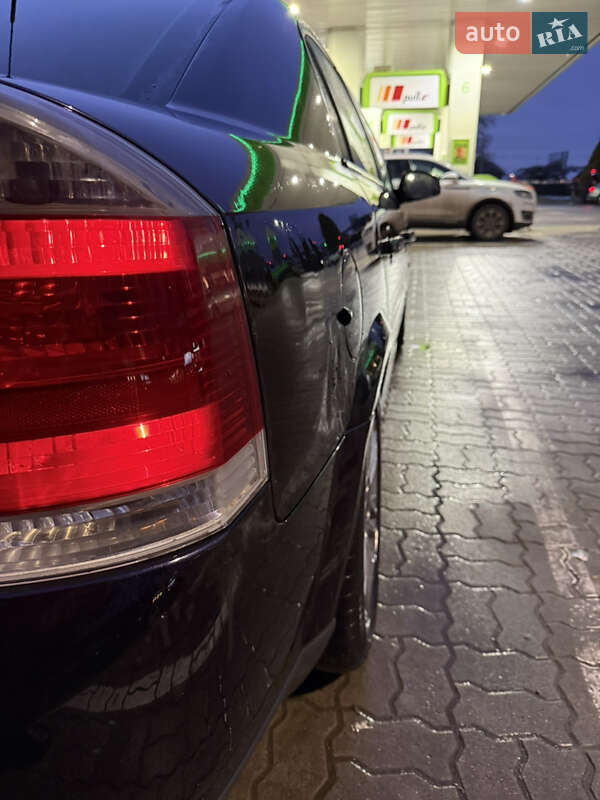 Седан Opel Vectra 2003 в Івано-Франківську