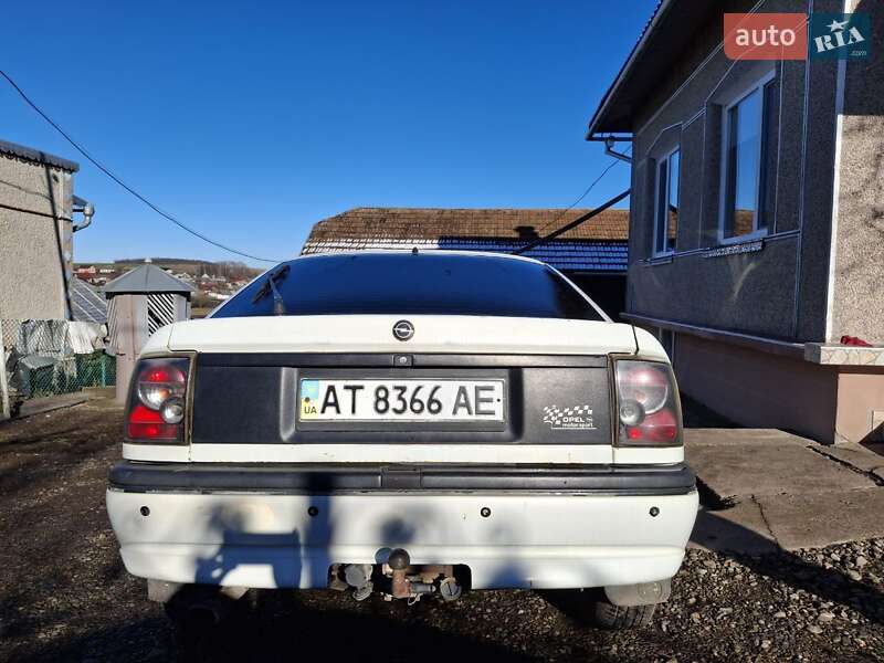 Лифтбек Opel Vectra 1993 в Ивано-Франковске