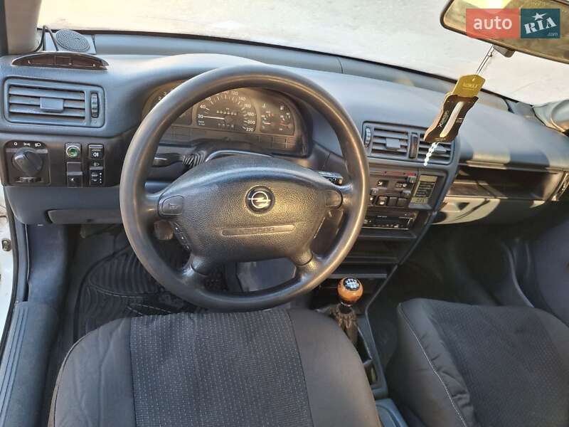 Лифтбек Opel Vectra 1993 в Ивано-Франковске