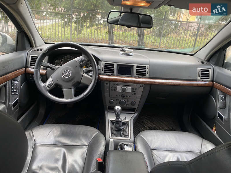 Седан Opel Vectra 2004 в Чернігові