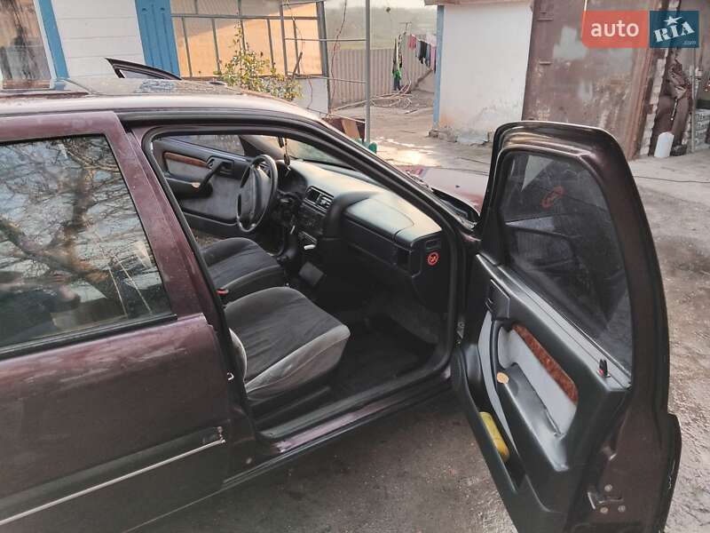 Седан Opel Vectra 1995 в Южноукраинске