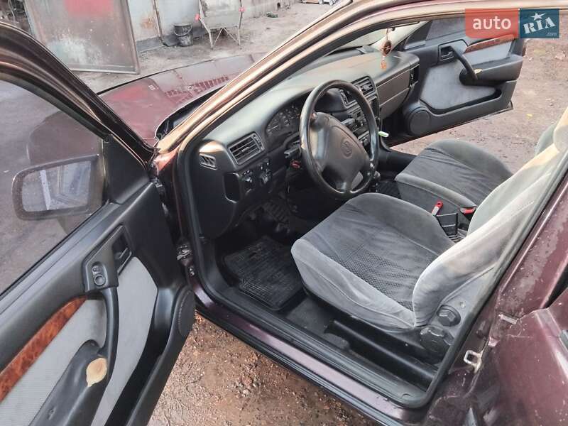 Седан Opel Vectra 1995 в Южноукраинске