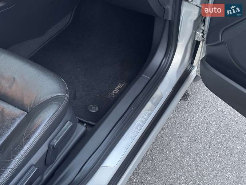 Седан Opel Vectra 2008 в Горішніх Плавнях