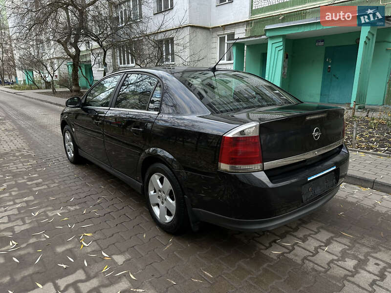 Седан Opel Vectra 2004 в Сумах