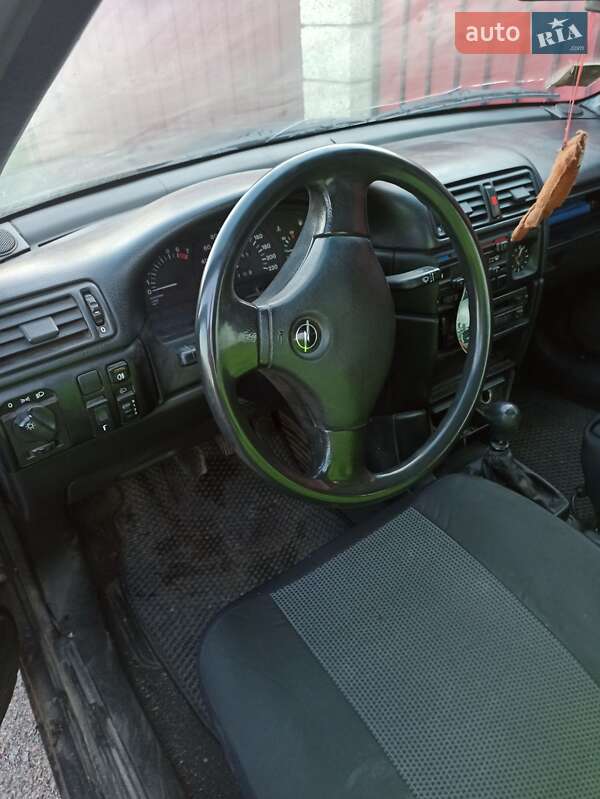 Седан Opel Vectra 1993 в Хоролі