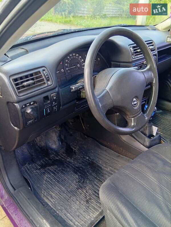 Седан Opel Vectra 1991 в Львові