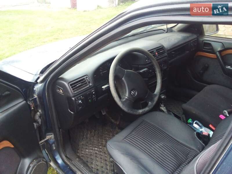 Седан Opel Vectra 1991 в Золочеві