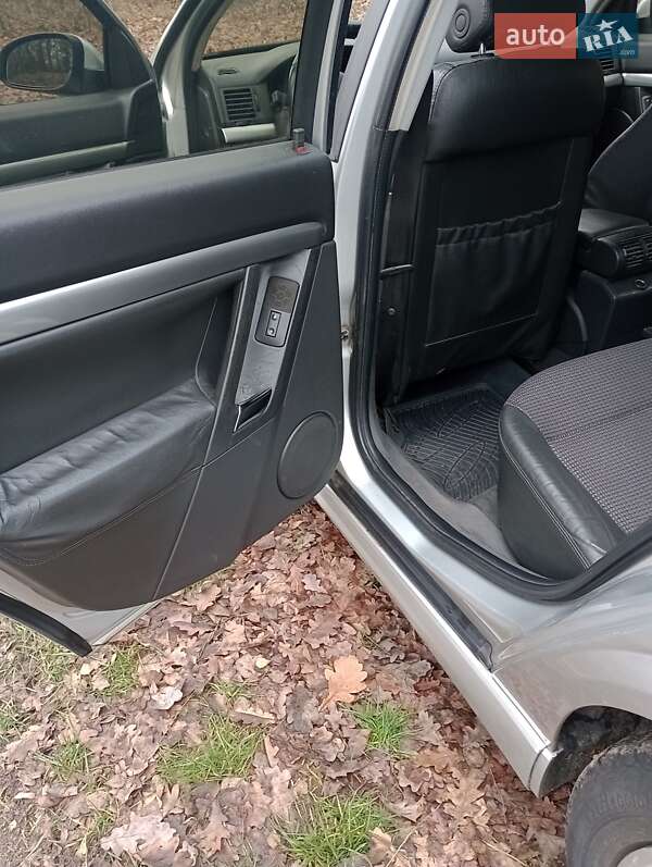 Ліфтбек Opel Vectra 2003 в Лебедині