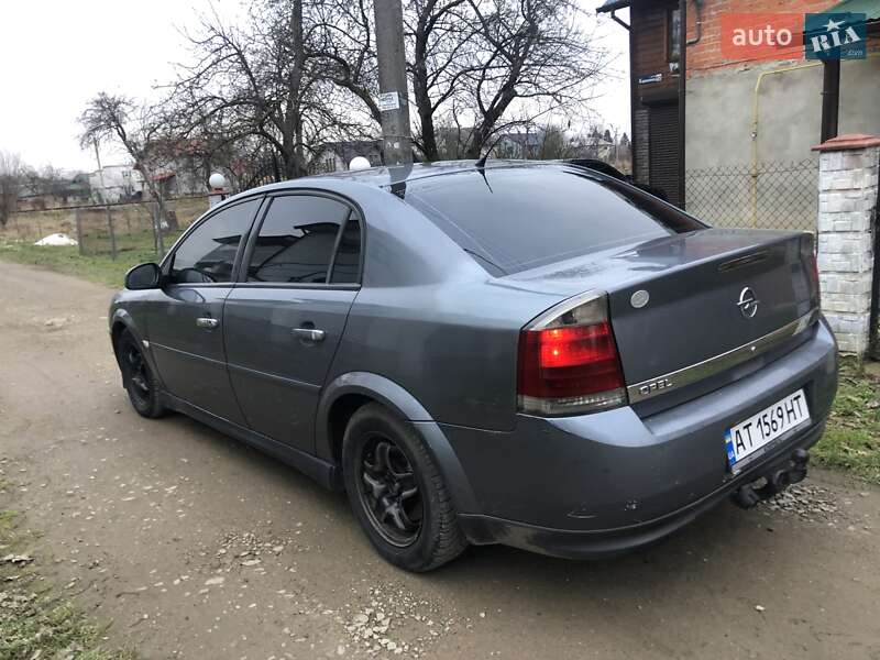 Седан Opel Vectra 2005 в Калуші