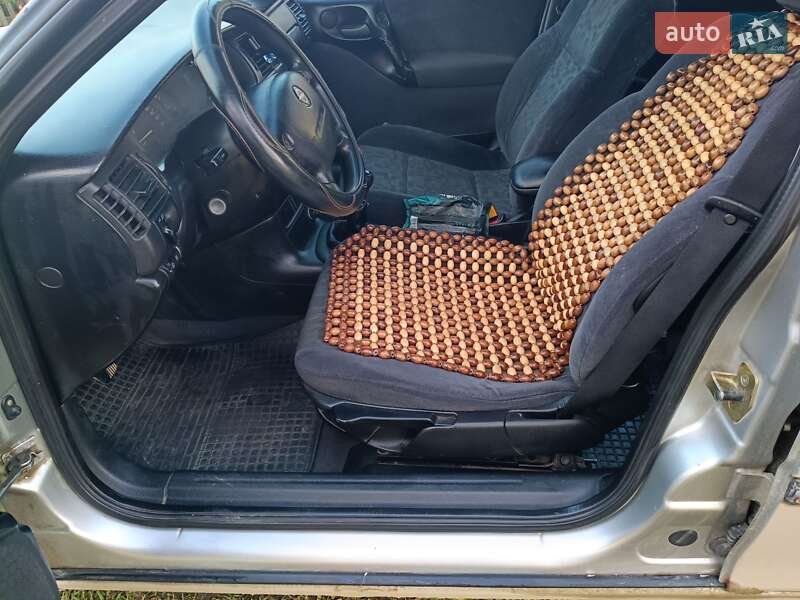 Седан Opel Vectra 1998 в Болехове