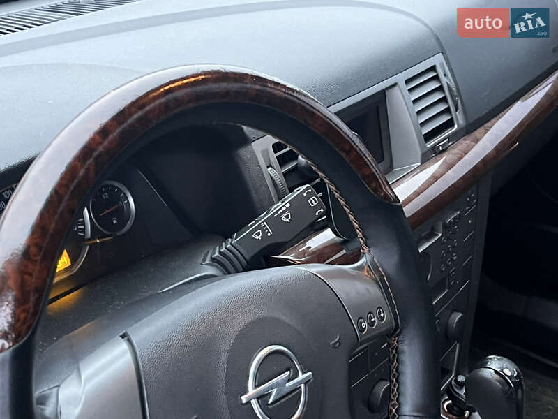 Седан Opel Vectra 2004 в Киеве