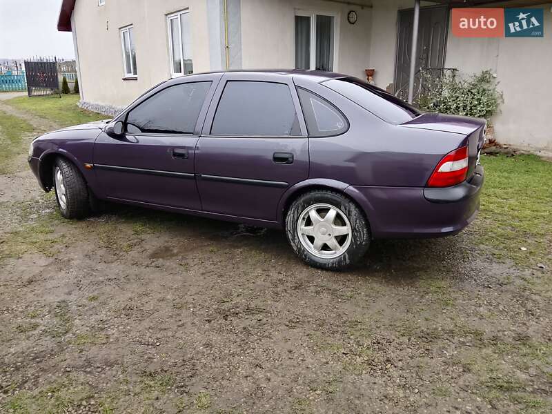 Седан Opel Vectra 1996 в Жовкві