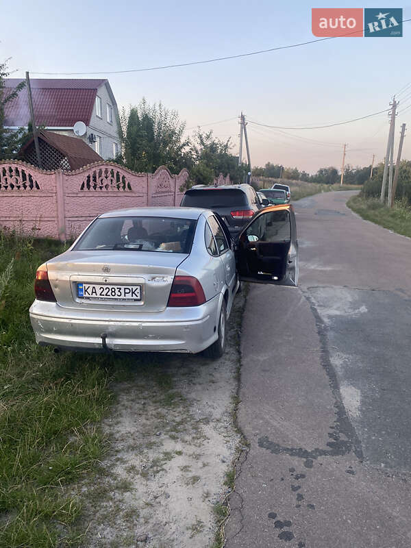 Седан Opel Vectra 1998 в Чуднове