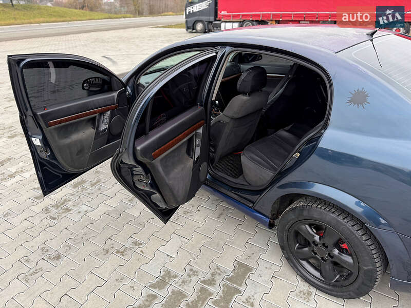 Седан Opel Vectra 2002 в Чернівцях