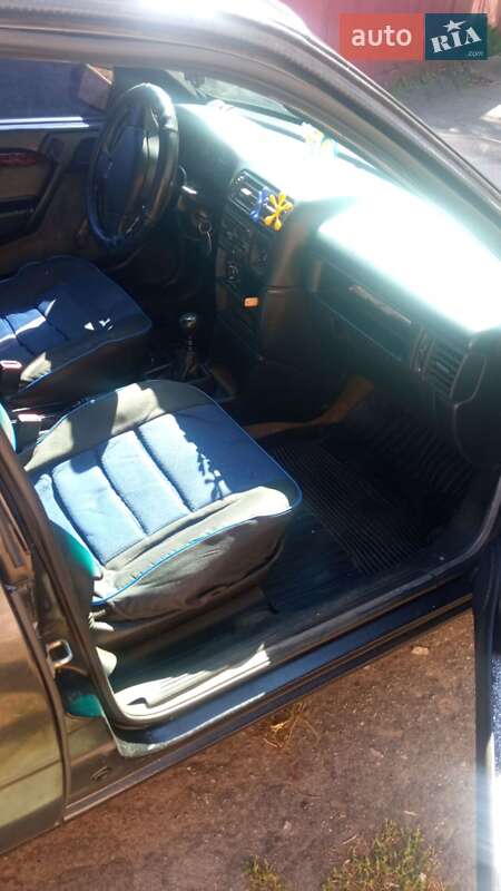 Седан Opel Vectra 1990 в Сумах