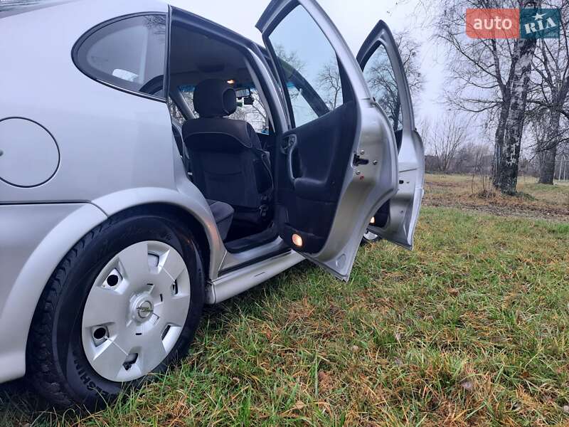 Седан Opel Vectra 2001 в Луцке