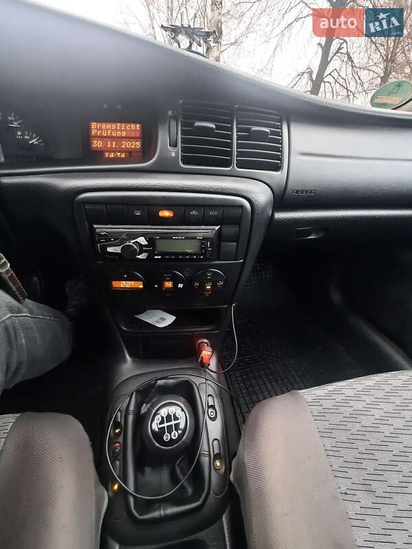 Седан Opel Vectra 2001 в Луцке