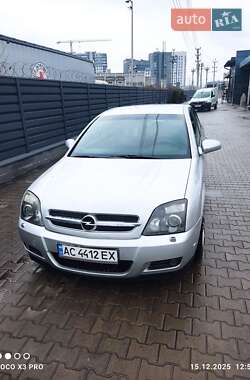 Лифтбек Opel Vectra 2004 в Вишневом