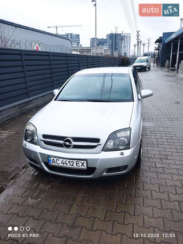 Лифтбек Opel Vectra 2004 в Вишневом