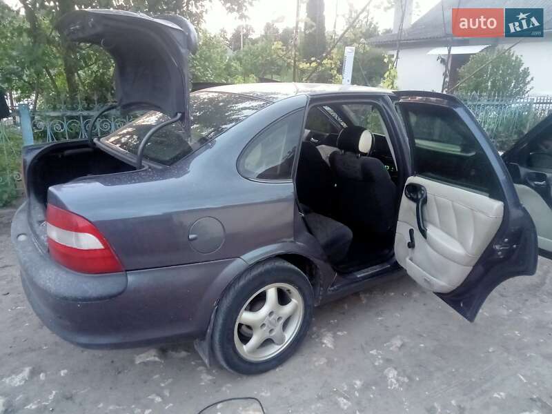 Седан Opel Vectra 1997 в Тернополі