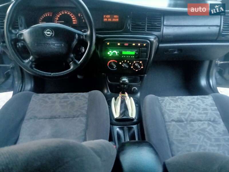 Седан Opel Vectra 1997 в Тернополі