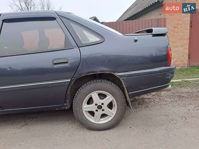 Седан Opel Vectra 1990 в Гадячі