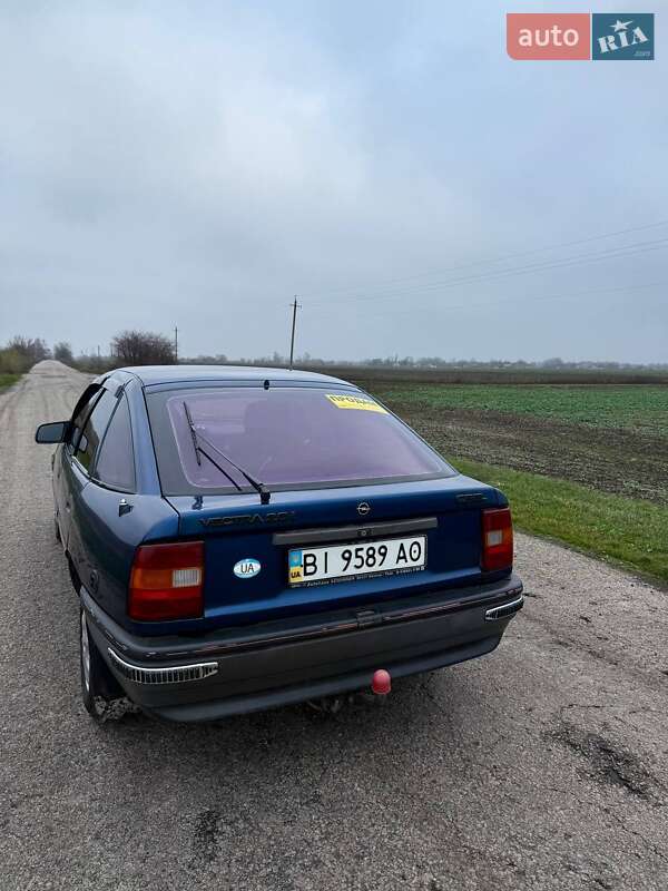 Лифтбек Opel Vectra 1991 в Кобеляках фото 6 Лифтбек Opel Vectra 1991 в Кобеляках