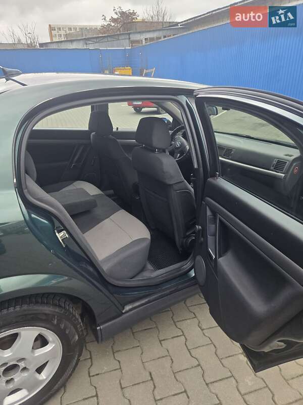 Седан Opel Vectra 2005 в Одесі