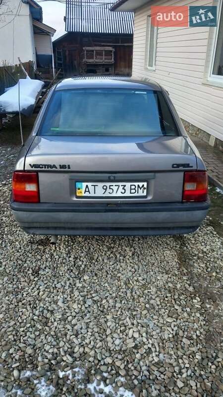 Седан Opel Vectra 1992 в Івано-Франківську