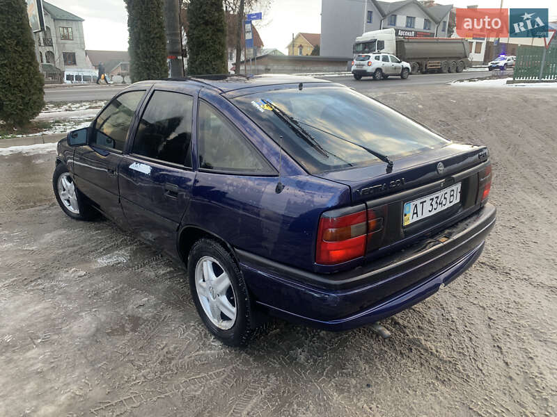 Ліфтбек Opel Vectra 1995 в Івано-Франківську