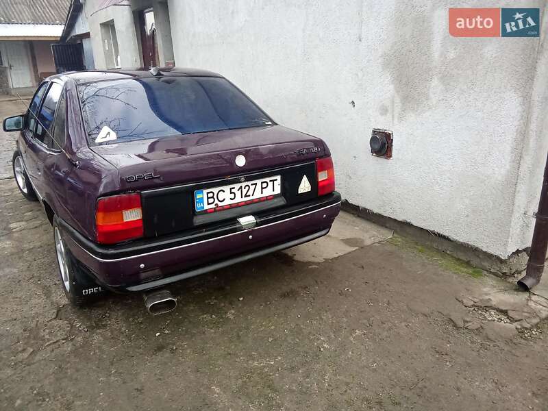 Седан Opel Vectra 1990 в Каменке-Бугской