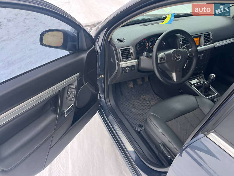 Седан Opel Vectra 2008 в Лебедине