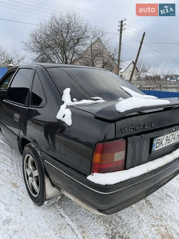 Седан Opel Vectra 1990 в Ратным фото 4 Седан Opel Vectra 1990 в Ратным