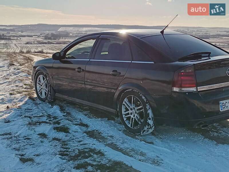 Лифтбек Opel Vectra 2004 в Львове