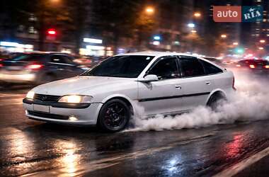 Лифтбек Opel Vectra 1998 в Киеве