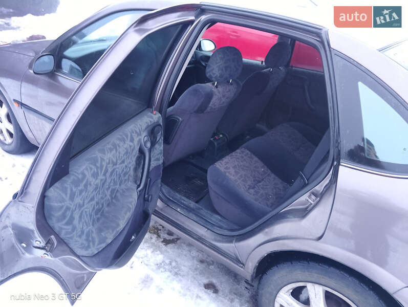 Лифтбек Opel Vectra 1998 в Солотвине