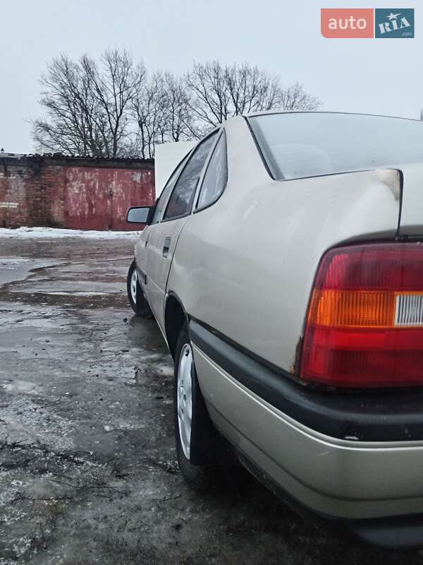 Седан Opel Vectra 1990 в Лубнах