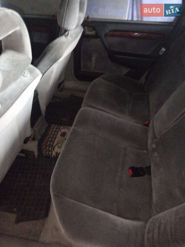 Седан Opel Vectra 1990 в Лубнах