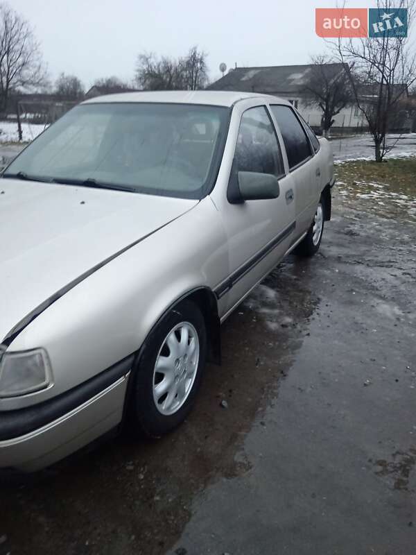 Седан Opel Vectra 1990 в Лубнах