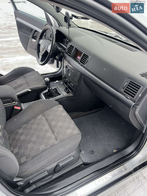 Лифтбек Opel Vectra 2003 в Киеве